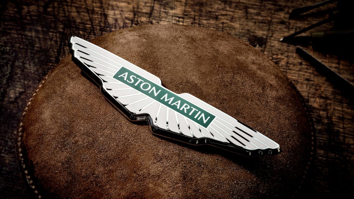 Aston Martin má nové logo. Taková je jeho stoletá historie